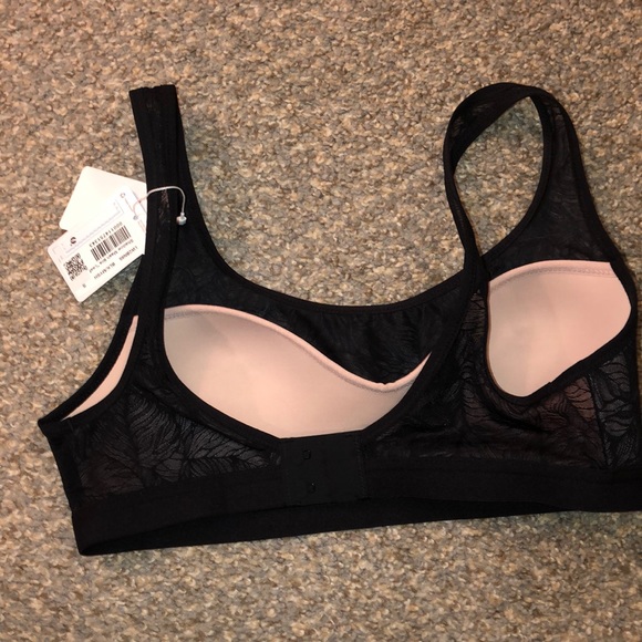 Lululemon shadow mesh bra. Small - Picture 6 of 6